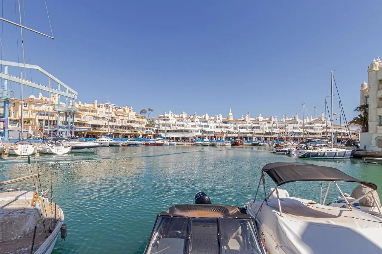 Puerto Marina Apartment بينالماذينا